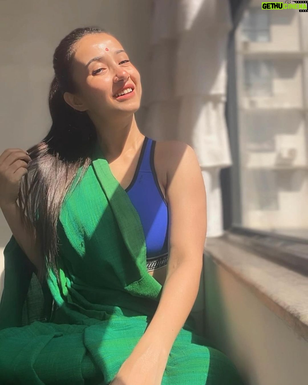 Monami Ghosh Instagram - Too hot to handle… i mean the weather ☀️