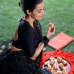 Monami Ghosh Instagram - Poila boishakh mishti chhara mishti hoy naki?