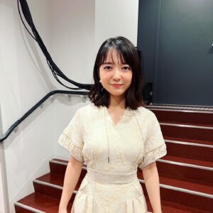 Mone Kamishiraishi Instagram - 文化庁京都移転記念のコンサートで歌わせていただきました。とても貴重な体験でした、ありがとうございました☺️
ご一緒した、小林武史さん、さだまさしさん、ナオト・インティライミさんと。