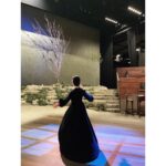 Mone Kamishiraishi Instagram - ミュージカル「ジェーン・エア」全公演全員で完走しました！ホッとした〜 大好きな人たちから学び、心を通わせ続けた時間でした。悩んだことも苦しかったことも、今となっては全部が幸せな思い出です。感謝がつきません。 この物語は現代にどう映ったのでしょう。私にとっては、ジェーンとヘレンの精神が血肉の一部となったような、不思議な感覚があります。ふたりのように生きるのは難しいけれど、だからこそ、これからも折に触れて考え続けるんだろうなと思います。 心を寄せてくださった皆さま、本当にありがとうございました！宝物を胸に、ますます精進します。