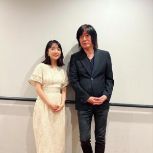Mone Kamishiraishi Instagram - 文化庁京都移転記念のコンサートで歌わせていただきました。とても貴重な体験でした、ありがとうございました☺️
ご一緒した、小林武史さん、さだまさしさん、ナオト・インティライミさんと。