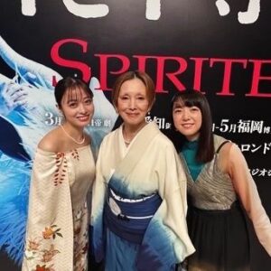 Mone Kamishiraishi Instagram - 舞台「千と千尋の神隠し」わたしは東京、博多、大阪、ロンドン公演に出演いたします。大きなカンパニーがそれぞれの持ち場につく４ヶ月半、なんだかとても心強いです。みんなで走ります！！