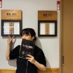 Mone Kamishiraishi Instagram – 桃ちゃんから千尋のバトンをもらい、博多座公演千穐楽でした!3日間4公演の出演でしたが、宝物のような気持ちや気づきをたくさんいただきました。やっぱり日本で生まれ育った作品なんだなあと♨️ この先も大切に抱えていきます。
ひとりまたひとりと別れが訪れて寂しいですが、心は共に!全員で走ります。ありがとうございました!