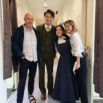 Mone Kamishiraishi Instagram - いい写真🥰 「ダディ・ロング・レッグズ」生誕の地、シアタークリエでの公演が始まりました。格別な思いが駆け巡った初日でした。最後までがんばります！ そして大千穐楽の生配信が決まりました。なんてこった〜とても緊張しますが、でも、本当に、たくさんの方に観ていただきたい素晴らしい作品です。推しです。8.31.18:00〜。アーカイブも残ります。この機会に、ぜひ。