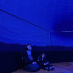 Mone Kamishiraishi Instagram - 映画「夜明けのすべて」本日より公開です！誰かの心をすこしでも温められますように、普段より速い心臓をなだめつつ願っています。写真は現場で三宅監督と🌃