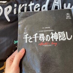 Mone Kamishiraishi Instagram - 舞台「千と千尋の神隠し」7/3.4の公演に関して、幾つか変更がございます。舞台公式サイトをご確認ください。
不測の事態の中、最後の最後まであらゆる手段を検討・調整して、今できる最善へと導いてくださったことに心から感謝申し上げます。
色々な思いが頭を巡りますが、心を寄せてくださる方々の優しさに励まされ、今は前を向いています。
再び幕を上げるため奔走するカンパニーの一員として、心は共に劇場にあります！大千穐楽の日まで、どうぞよろしくお願いします。
