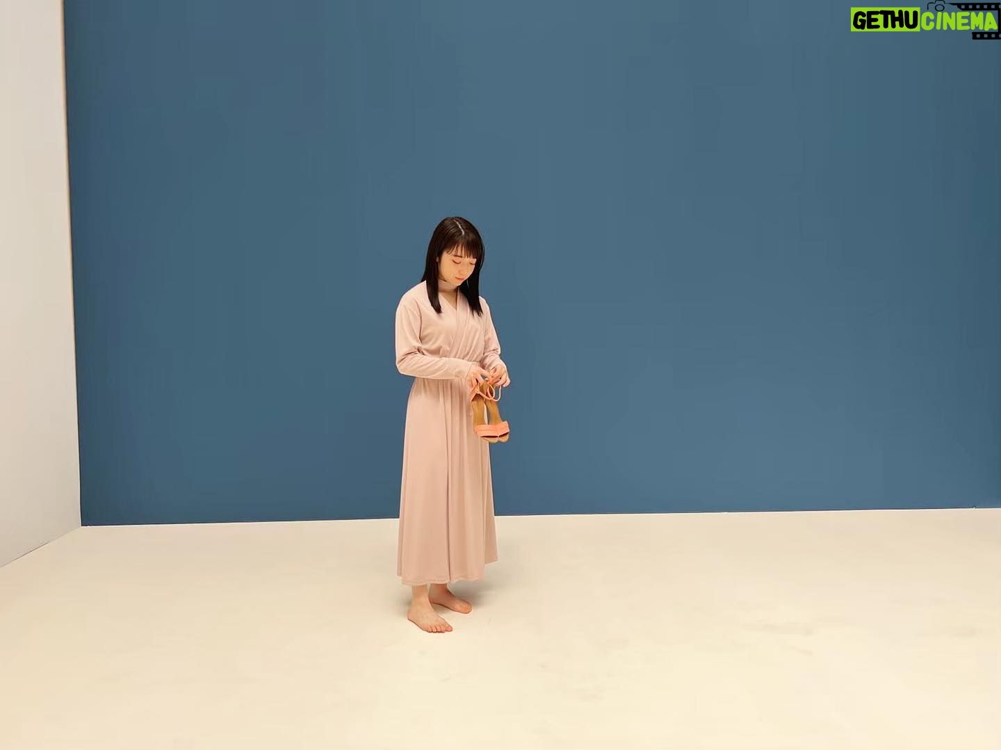 Mone Kamishiraishi Instagram - 来月からのライブ、明日10:00よりチケットの一般発売始まります!セトリなんとか決まった〜沖縄札幌岡山東京それぞれにご当地限定の曲も用意しました 素敵な夏になるよう頑張ります!会えますように🙋♀️