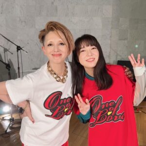 Mone Kamishiraishi Instagram - マリさんが長年愛と心を注いでいらっしゃる、「One of Love」プロジェクトに参加させていただきました。その名の通り大きな愛に包まれた時間で、胸がいっぱいでした。贅沢な演奏の中、心を込めて歌いました！BSフジで明日の25:00から、地上波では8/31 26:25からの放送です。ぜひご覧ください。
２枚目は久々に湯婆婆さまに怒鳴られて嬉しい千。また働かせてください！