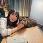 Mone Kamishiraishi Instagram - サントリー生ビール、今月から飲食店でも！cmレギュラーキャストのしいさんは、本当はヒトなんじゃないか、もはやヒトより聞き分けがいいんじゃないかと思うほど賢いネコです🐈