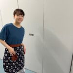 Mone Kamishiraishi Instagram - 今日は岡山でライブでした。この日にこの場所で歌えたこと、ずっと忘れません。カムカムチームのご厚意のもと、安子の前掛けと下駄に再会できた☺️ありがとうございました！