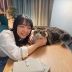 Mone Kamishiraishi Instagram - サントリー生ビール、今月から飲食店でも！cmレギュラーキャストのしいさんは、本当はヒトなんじゃないか、もはやヒトより聞き分けがいいんじゃないかと思うほど賢いネコです🐈