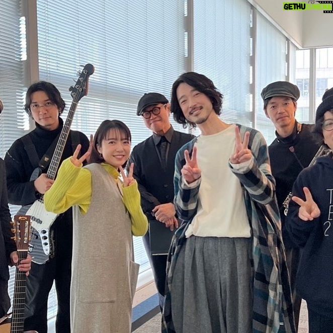 Mone Kamishiraishi - 64.2K Likes - 年末年始はたっぷり休んで、お仕事始めは大橋トリオさん、海宝直人さんとの夢のようなデュエットが続きました。大好きな朝夏まなとさんともご一緒できた🫶
人柄と表現は直結しているなあとしみじみ感じました。声や表情や佇まいに全て滲むのです。憧れの方々のあまりの素敵さを目の当たりにして、一年分の気合がぐっと入りました。精進あるのみです
なんて幸先の良いスタート。今年出会う作品やお役や音楽との時間が今から楽しみです。本年もどうぞよろしくお願いいたします🐇