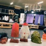 Mone Kamishiraishi Instagram - 舞台「千と千尋の神隠し」の再演と、初演版Blu-rayの発売が発表されました。再びあの世界に行けます。嬉しい、ありがとうございます！もっと深く、もっと新鮮に千尋と出会えますように。お稽古が待ち遠しいので、初演のお稽古場の写真です。