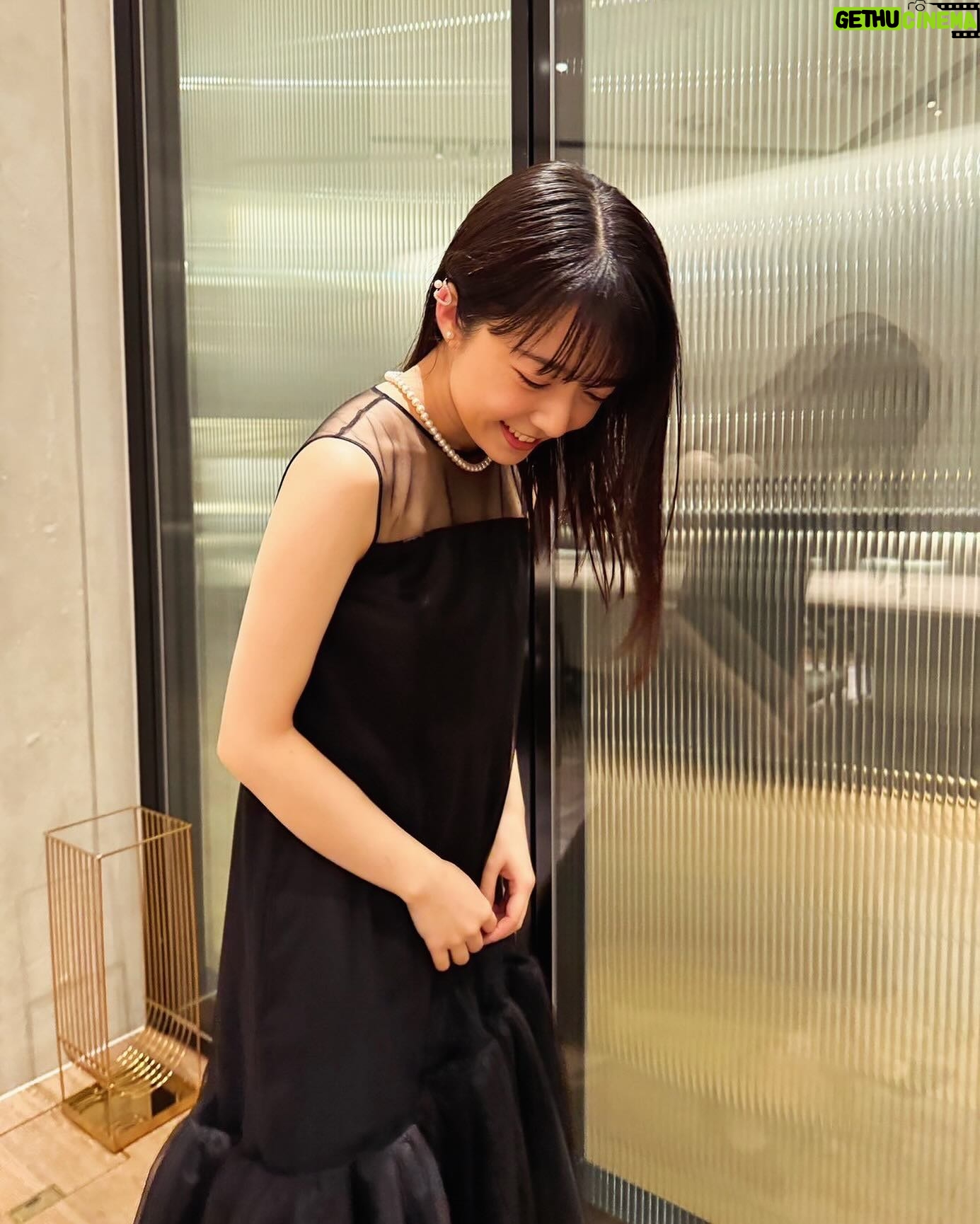 Mone Kamishiraishi - 67K Likes - 千と千尋の神隠し、ロンドン公演の本初日が明けました!特別な緊張感に背中を押された夜でした。
言葉や文化の違うキャスト・スタッフが作品愛のもとひとつになっていてとても温かいです。同時に日本ツアーを走る大好きな人たちの存在も本当に心強くて嬉しい。博多と大阪での公演も待ち遠しくてたまりません。
ここから8月末まできっといろんな日がありますが、全部血肉にして頑張ります!
I’m so grateful for this opportunity here in London. Come and see us in “Spirited Away” at London Coliseum♨️