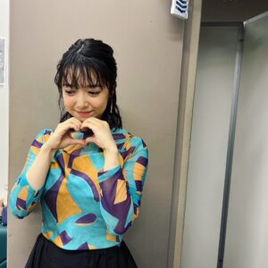 Mone Kamishiraishi Instagram - マリさん50周年おめでとうございます！とんでもなく豪華な祭典に呼んでいただき幸せでした。ありがとうございました！しかしかっこよかった、痺れたな…
ありったけのラヴを🌹