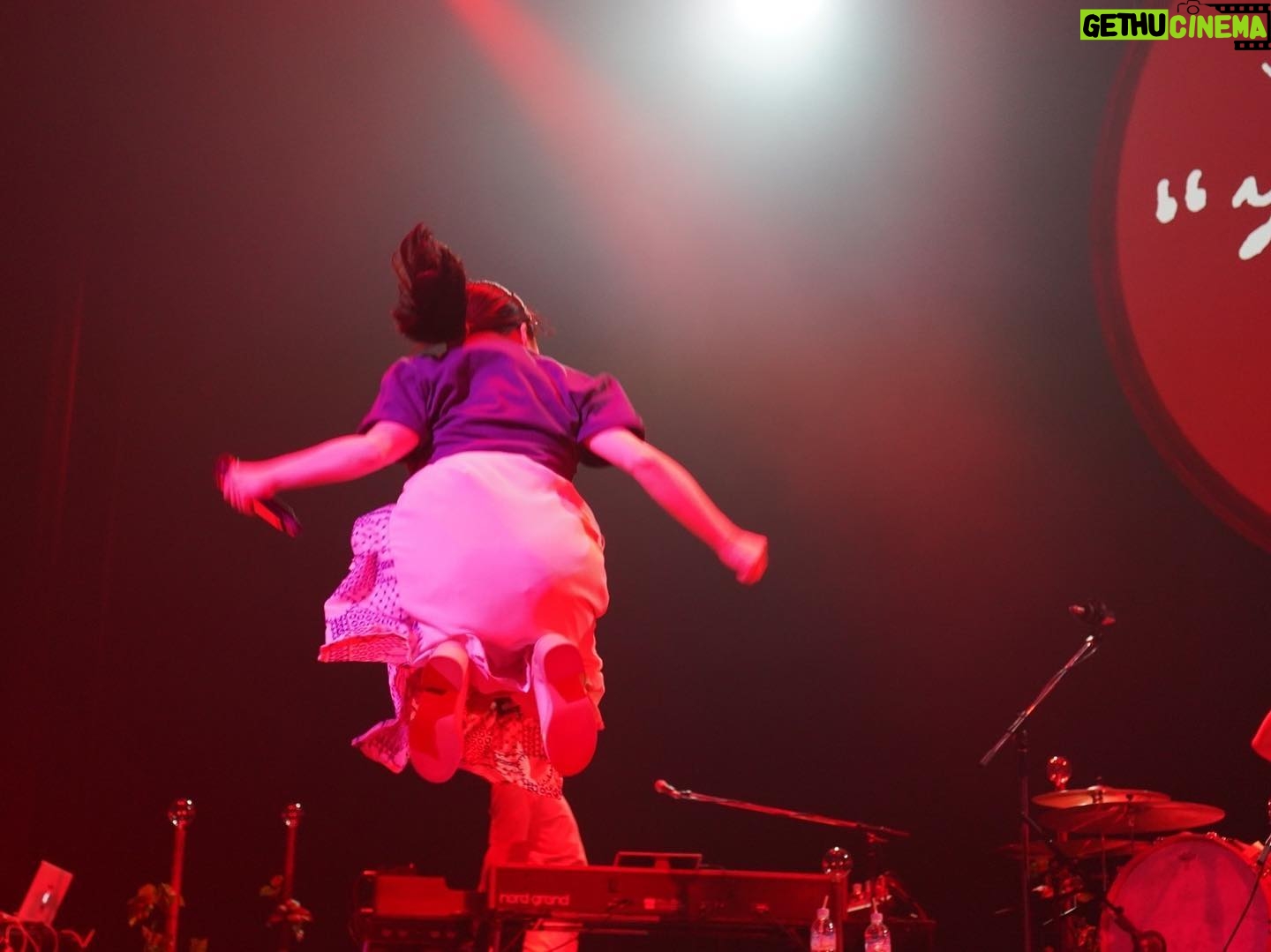 Mone Kamishiraishi - 71.6K Likes - ツアー初日、沖縄公演、無事に終わりました!緊張や不安もありましたが、お客さまの力って偉大。本当に楽しかったです。でーじちむどんどんしたさ〜、ありがとうございました!次は札幌🌽