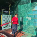 Mone Kamishiraishi Instagram - 人生初のバッティングセンターは未開部位の筋肉痛を誘発しました。そんなところにも筋肉があったのね、と思いました。たのしかった！ミルキー今年もよろしくお願いします。ライチ味も美味しいです🍬 ジェーン・エア、晴れてカンパニー全員が初日を迎えました。本当に素敵な方々で、私はどの瞬間も幸せです。明日も頑張る！