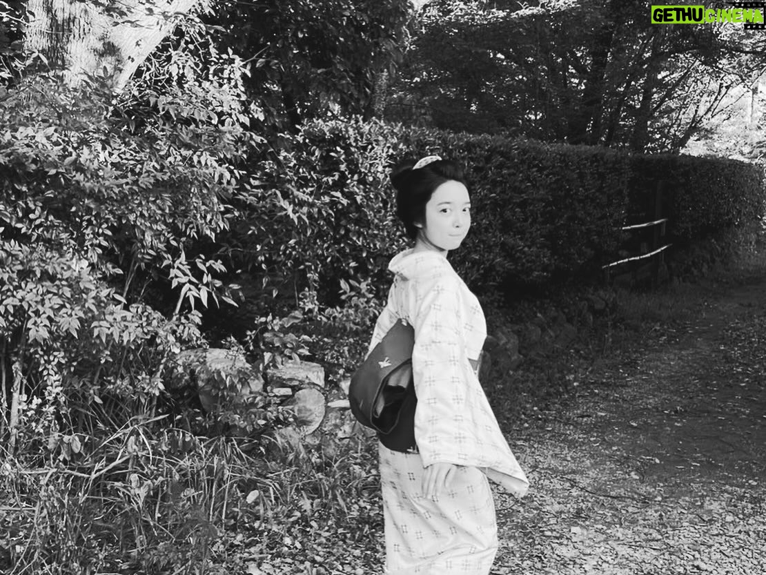 Mone Kamishiraishi Instagram - こうしてみると我ながらなかなか馴染みよいように思います。いつの時代を、どの場所を生きていても日本人だなあ。ドラマ「霊験お初 〜震える岩〜」放送まであと2日!
