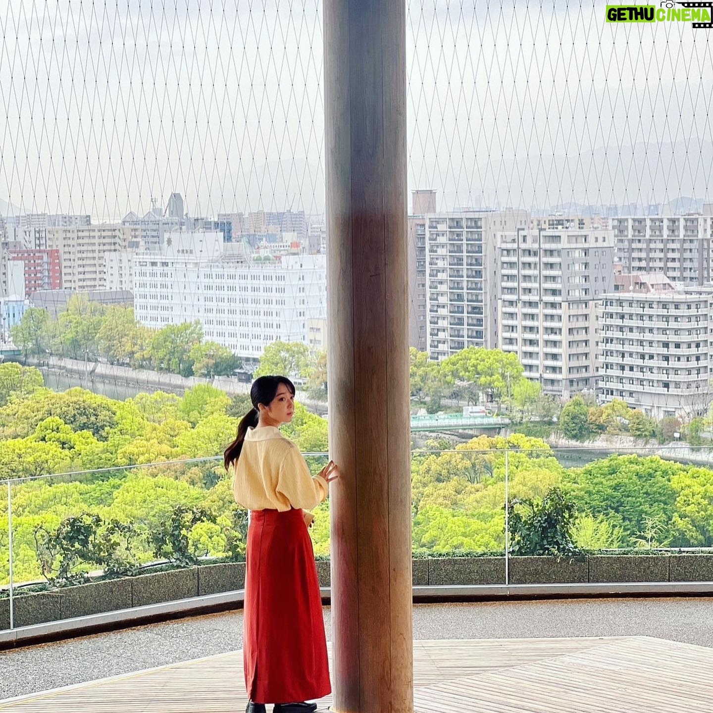 Mone Kamishiraishi Instagram - 発売中の#FRaU は「平和を、つくる。」 広島に学びの旅をしました。 平和って本当はとてもシンプルなもの。でも人や社会はそう簡単にシンプルにはなれないからとても難しい。 だからこそ、勇気を持って削ぎ落とした先に本質が見えるような気がしました。そんな尊い旅でした。今も考え続けています。ぜひ読んで触れてみてください。