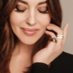Monica Bellucci Instagram - ❤️Cover Story @elle_spain by @juankr_ May issue 24 All jewellery @cartier Stylist @barbaragarralda Hair @johnnollet @caritaparis Mua @letiziacarnevale Manicurist @marceagomes Image Agent @karinmodels_official Interview @saiz_claudia #monicabellucci#coverstory#elle#spain#photo#juankr#jewelry#cartier#fashion#imageagent#karinmodels