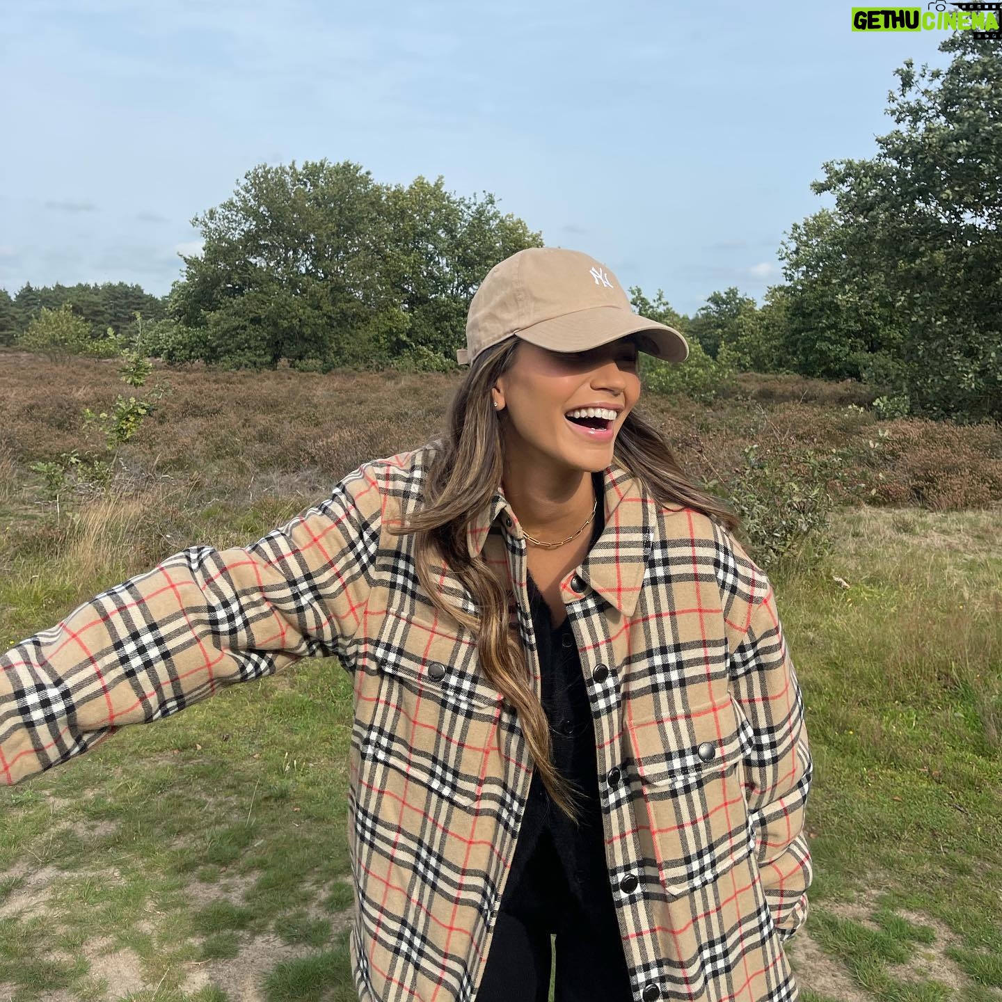 Monica Geuze Instagram - This weekend’s getaway🪲🌞🌳🌙💛