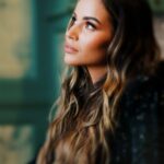 Monica Geuze Instagram - Two year anniversary @SOPHIAMAE - zo dankbaar voor alle support in de afgelopen 2 jaar, daardoor ben ik letterlijk mijn droom aan het leven en kan ik doen wat ik het allerleukste vind! Also: grootste 🫶 naar het team achter SOPHIA MAE, zonder jullie bleef het bij een droom, jullie zijn echt fantastisch!