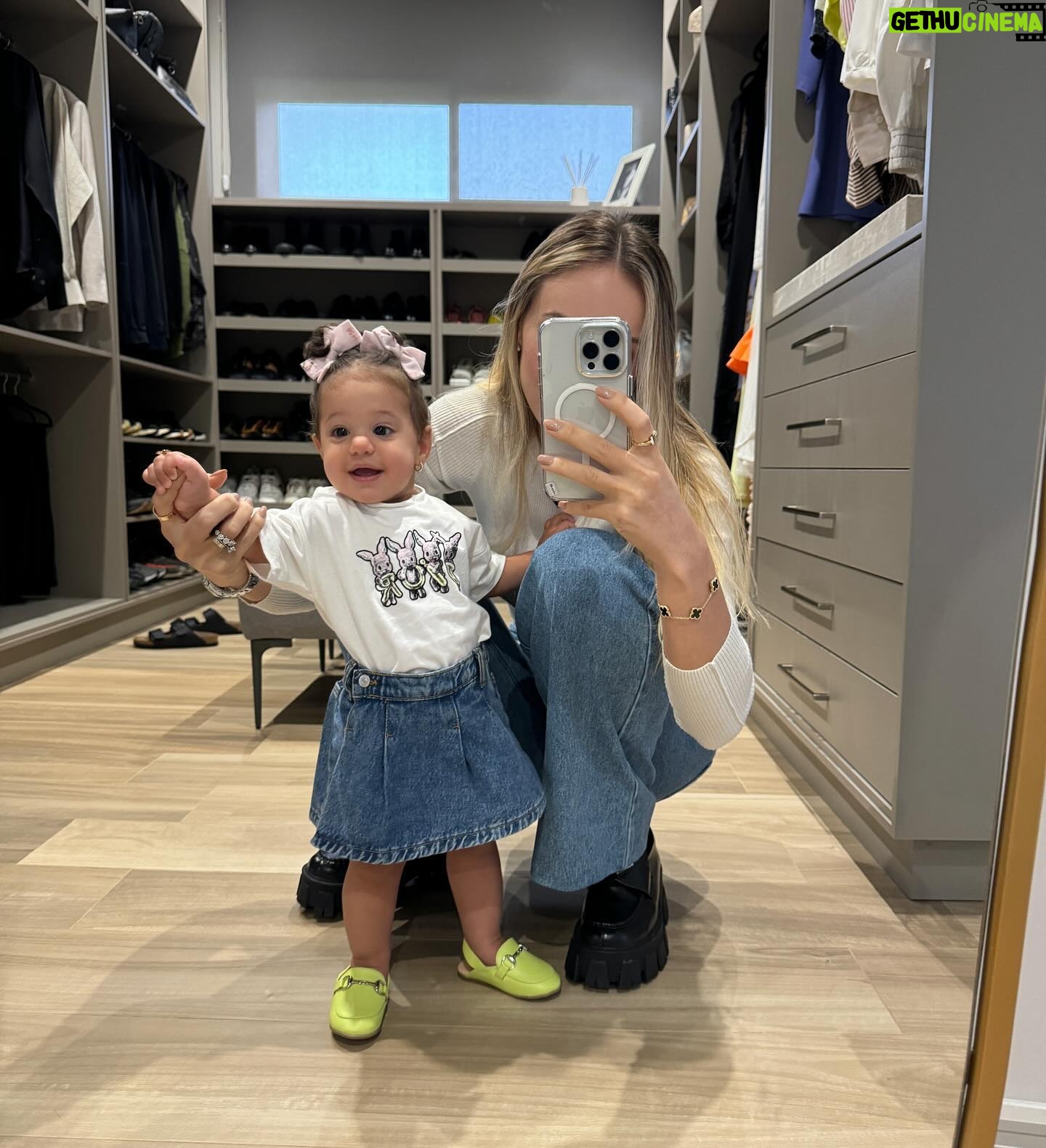Monick Camargo Instagram - Sem dúvidas, SER MÃE, é a nossa MAIOR ENTREGA!!! É o maior significado de AMOR, DOAÇÃO, CANSAÇOxFELICIDADE, e de BENÇÃO de DEUS , materializada na terra. Toda honra e glória a Deus, por essa dádiva! ❤️Feliz dia das MÃES, pra todas mamães, e futura mamães! Em especial a minha!! Que o dia de vocês seja incrível!!!