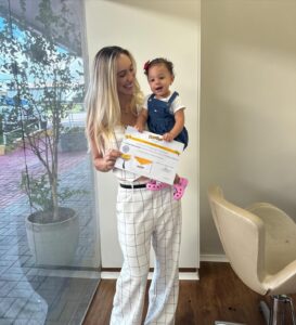 Monick Camargo Instagram - Sem dúvidas, SER MÃE, é a nossa MAIOR ENTREGA!!! É o maior significado de AMOR, DOAÇÃO, CANSAÇOxFELICIDADE, e de BENÇÃO de DEUS , materializada na terra. Toda honra e glória a Deus, por essa dádiva! ❤️Feliz dia das MÃES, pra todas mamães, e futura mamães! Em especial a minha!! Que o dia de vocês seja incrível!!!