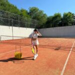 Monick Camargo Instagram – É inexplicável o quanto isso me faz bem… tão feliz de voltar pro meu esporte favorito!!! 
E a última foto, é a melhor…. a mini  pessoinha sera  igual a mamãe!!! 🤍🎾