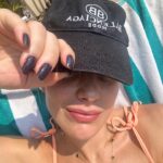 Monick Camargo Instagram – Feriado de Sol pra Rainha… 
🤍🤌🏼☀️😍🥥🍓💦⛱️