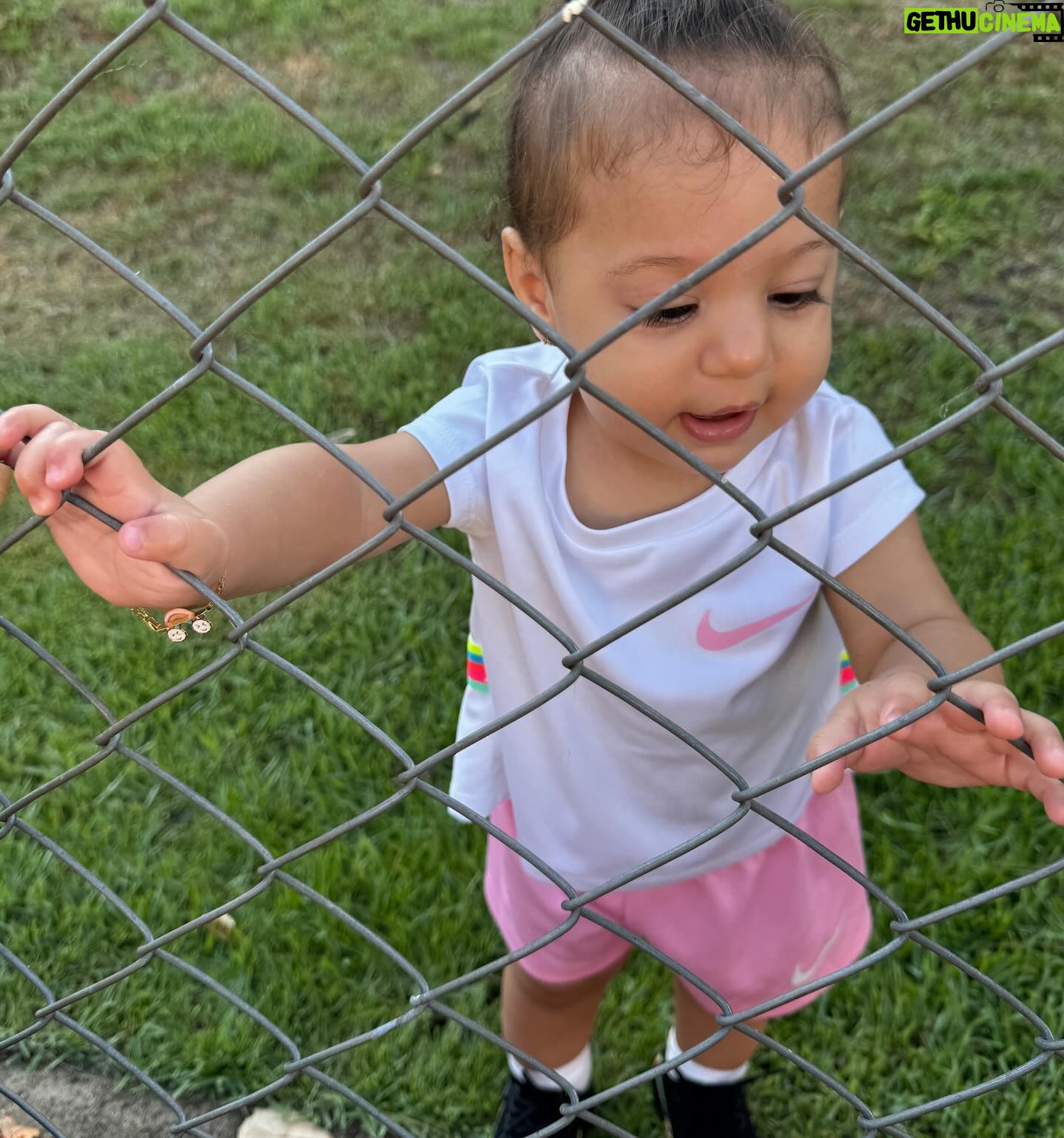 Monick Camargo Instagram - É inexplicável o quanto isso me faz bem… tão feliz de voltar pro meu esporte favorito!!! E a última foto, é a melhor…. a mini pessoinha sera igual a mamãe!!! 🤍🎾