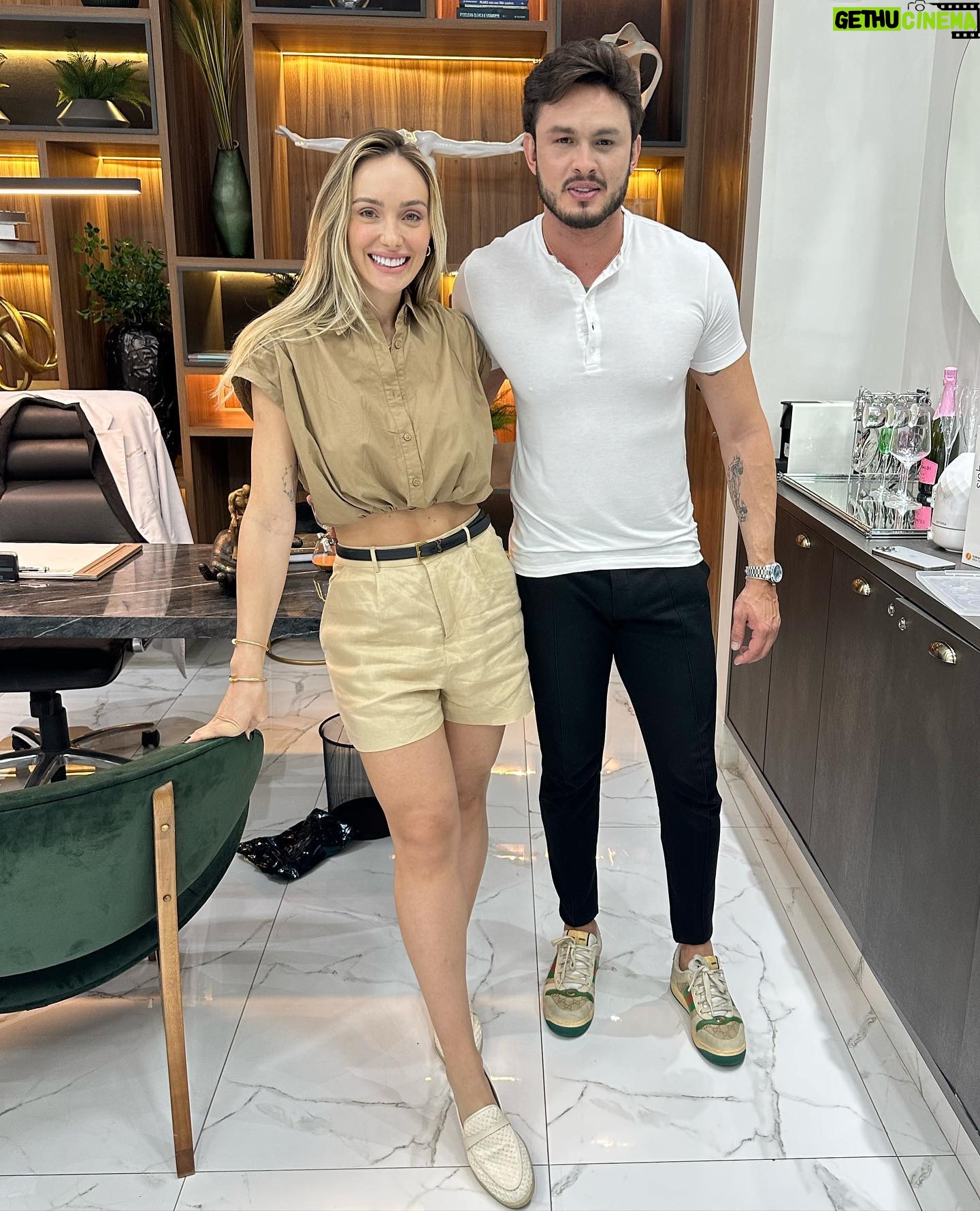 Monick Camargo Instagram - Registros do meu dia na @institutodelongevidade_ … O tal da mãe só vive no modo “delay”, mas esse post é só pra agradecer todo carinho e atendimento impecável, ao meu amigo @drrogeriocardoso . E um parabéns, pelo seu sucesso!! A clínica está maravilhosa! Fui dar um trato no corpicho pra o Verão, e fizemos o bioestimulador de colágeno 🍑. Agora sim , estou pronta!! Vem VERÃO!