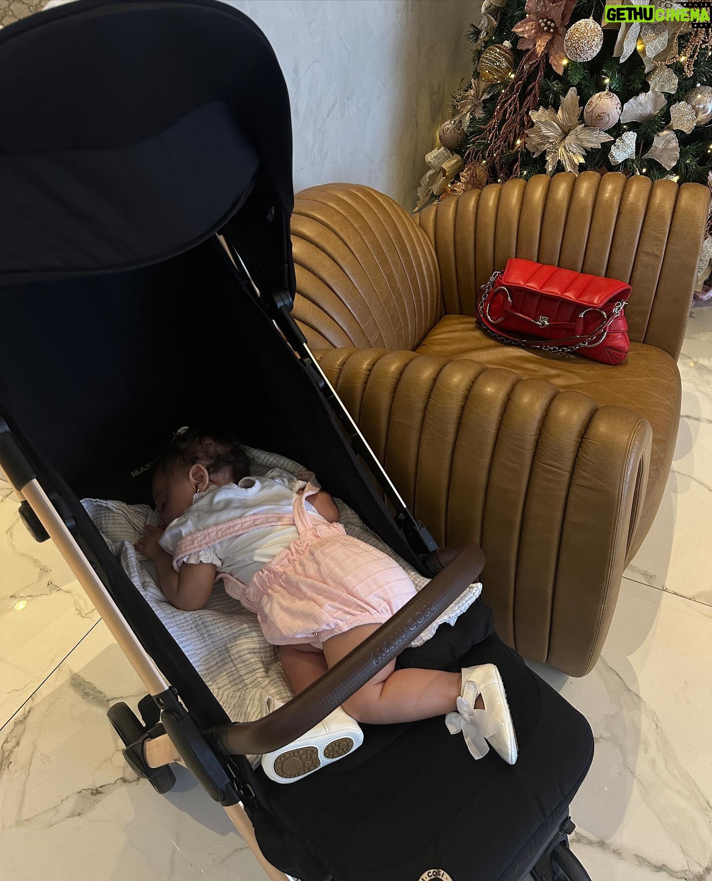 Monick Camargo Instagram - Registros do meu dia na @institutodelongevidade_ … O tal da mãe só vive no modo “delay”, mas esse post é só pra agradecer todo carinho e atendimento impecável, ao meu amigo @drrogeriocardoso . E um parabéns, pelo seu sucesso!! A clínica está maravilhosa! Fui dar um trato no corpicho pra o Verão, e fizemos o bioestimulador de colágeno 🍑. Agora sim , estou pronta!! Vem VERÃO!