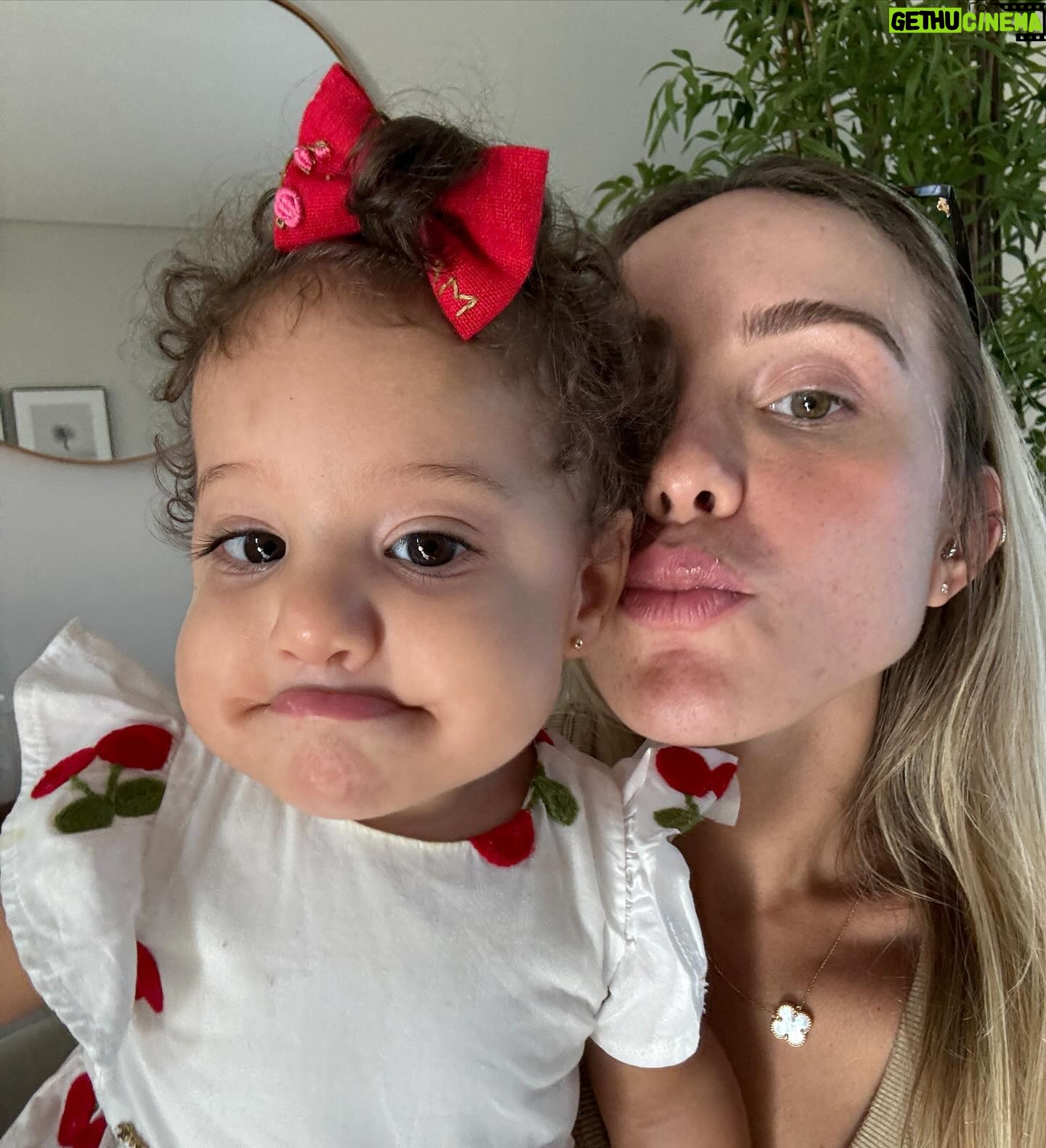 Monick Camargo Instagram - Sem dúvidas, SER MÃE, é a nossa MAIOR ENTREGA!!! É o maior significado de AMOR, DOAÇÃO, CANSAÇOxFELICIDADE, e de BENÇÃO de DEUS , materializada na terra. Toda honra e glória a Deus, por essa dádiva! ❤️Feliz dia das MÃES, pra todas mamães, e futura mamães! Em especial a minha!! Que o dia de vocês seja incrível!!!