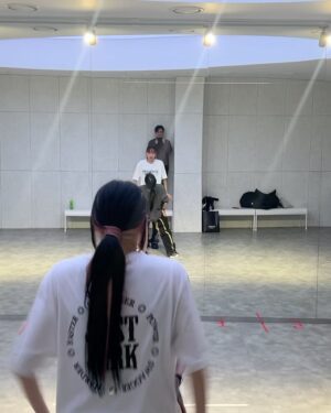 Monika Instagram - 바다염소와 사자니카 😯
이번 마마에 바다와 함께 무대를 하게 되어 너무 영광이었습니다🫶 바다리 최고!! @badalee__