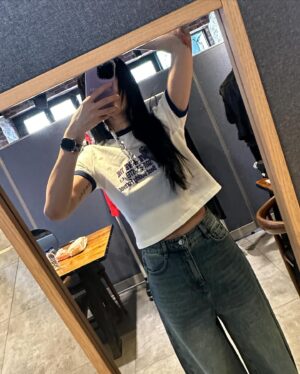 Monika Instagram - 가을이었다🍂
Good bye👋