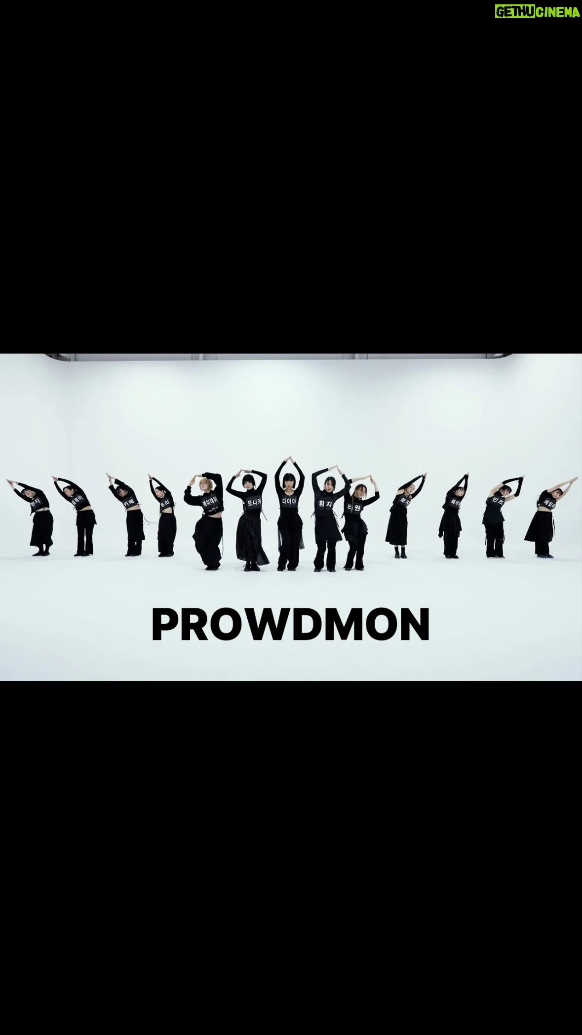 Monika Instagram - 2023 MAMA 에 올린 MAGO무대 시안입니다. PROWDMON의 도움으로 큰 어려움 없이 준비할 수 있었습니다. 오르지도 않는 무대를 멋진 완성을 위해 리허설 연습까지 참여하고 제가 일본으로 떠나기 전까지 진심으로 서포트 해준 프라우드먼 멤버들에게 항상 감사랑한다고 또 다시 한번 전합니다. 🧡