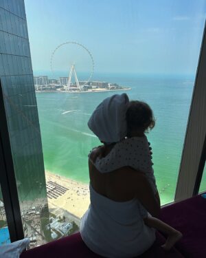 Monika Bagárová Instagram - Po 4 na dovolené s @luxusni_dovolena.cz nejvíc spokojeni děkujeme 🤍A tohle místo ??? 😍 @rixospremiumdubai 

#dubaj #familytime #rixospremiudubai