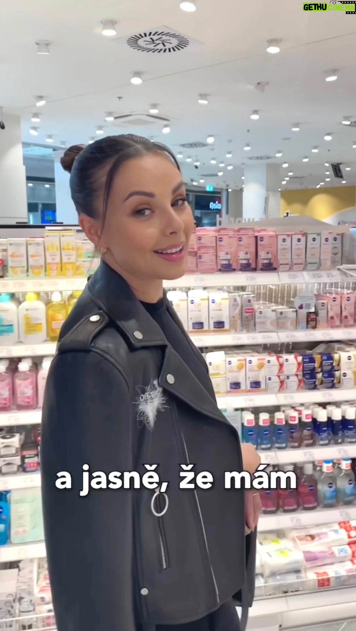 Monika Bagárová Instagram - Ahoj, jsem Monika Bagárová a jasně, že moji značku RUMYIA najdete v @dm_slovensko! 😉🧴 #RumyiaSkincare #dmslovensko