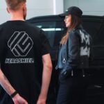 Monika Bagárová Instagram - Chci aby moje nové auto vypadalo co nejdéle jako nové a proto jsem zvolila tu nejlepší možnou ochranu v podobě PPF folie 💥 A co to vlastně je? Ochrana proti mechanickému poškození, super lesk, jednoduchá údržba … v praxi to znamená, že vaše auto neohrozí kamínky, hmyz ani naštvaný soused 🤪 Svoje auto jsem svěřila teamu @kerashield nejen profesionální a kvalitní práce ale i super friendly přistup. Děkuji moc 😍 #spoluprace #kerashield #ppf