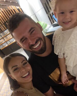 Monika Bagárová Instagram - Plán je jeden z mých nejoblíbenějších songu .. protože je o nás dvou ♥️ Spojila nás zapomenuta boticka Ruminky .. 🥹💫 Uhodnete který další můj song je moje srdcovka ?♥️