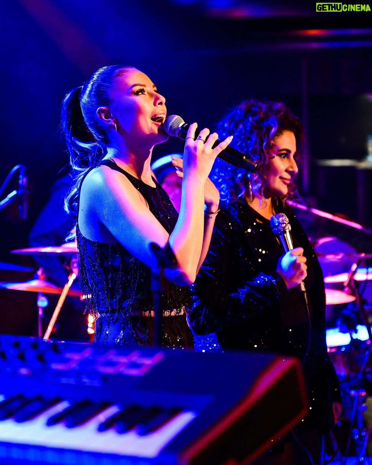 Monika Bagárová Instagram - 🎶🌟 Fotoreport: Monika Bagárová & RnB Band v METRO MUSIC BAR 20.12.2023 🌟🎶 🎉 Monika Bagárová a RnB Band nám předvedli show, na kterou se nezapomíná! ✨ Speciální hosté Tomi Popovič, Igor Kmeťo a Monikina sestra Natálie, přinesli na pódium svou jedinečnou energii, která dokonale doplnila už tak nezapomenutelný večer. 📸 Tino Kratochvil ➡️ Prohlédněte si fotogalerii a znovu prožijte noc plnou hudby, radosti a nezapomenutelných okamžiků! . . . #metromusicbar #monikabagarova #tomipopovic #igorkmeto @tomipopovicofficial @bagarovamonika @igorkmeto @natalii_bb @tinokratochvil #fotoreport #photography #party #koncert #koncertbrno #brno #brnozije #kamvbrne @josef_pepicek_bagar