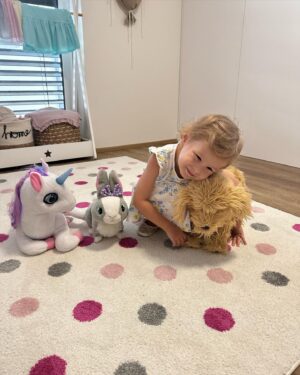 Monika Bagárová Instagram - Můj nejoblíbenější človíček na světě 🤍 Za chvíli slaví 4 roky. Utíka to jako voda, za chvíli budeme řešit zápis do školy! 🤌🏼🙈🤍 timeflies ..