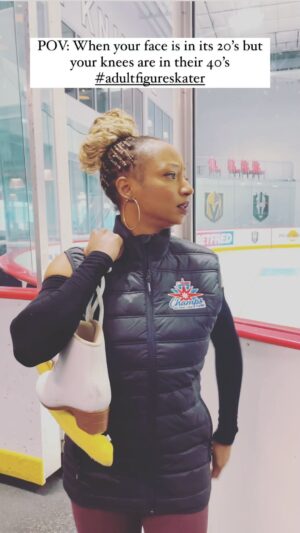 Monique Coleman Instagram - People always tell me how young I look, but sometimes skating makes me feel my face and body are in different decades 🤣⛸️

#adultfigureskating #usfigureskating #skatingisforeveryone #mightymo 

🎥 @falonmei