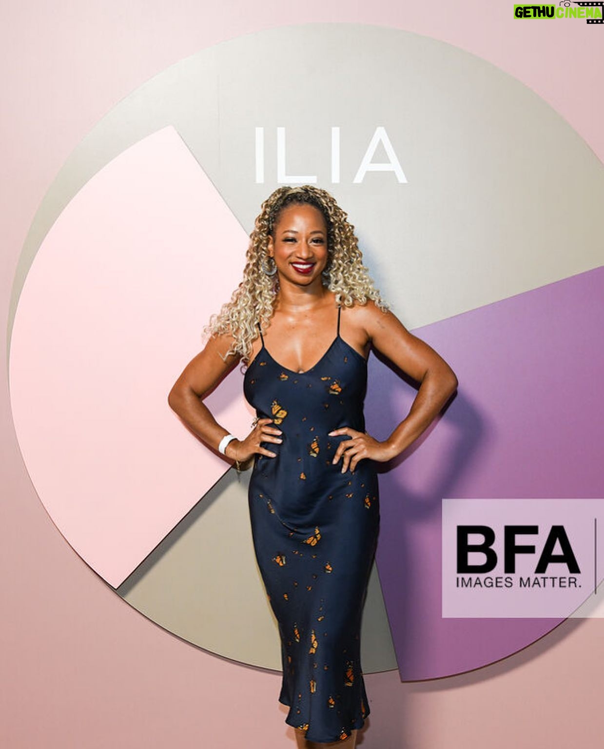 Monique Coleman Instagram - What a gift when @olesyarulin escapes her family life in the forest to spend 48 hrs in LA supporting our friends, doing hot yoga, and introducing me to beautiful earth and people friendly brands like @iliabeauty 🩵💫 Also, you know when people say “I’d give you the shirt off my back?!”Well, some people really do that….with @silklaundry dresses 😍 #lastslide #chosenfamily