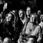 Monique Westenberg Instagram – Vandaag is mijn lieve mama jarig. Ik besef me iedere keer weer hoe dankbaar ik mag zijn dat ik haar nog in mijn leven heb. Nog dankbaarder ben ik dat zij zo positief en liefdevol in het leven staat. Door haar ben ik zo sterk en door haar zie ik alles altijd van de positieve kant. Zij is mijn onbewuste lerares. Want waar ik vroeger wel eens dacht ‘jaja, heb je haar weer’ ben ik nu blij met wat ik heb meegekregen. Ook zonder woorden heeft zij mij laten zien wat kracht en liefde is. Daardoor sta ik waar ik nu sta. In liefde en rust. Dankjewel mama ❤️
