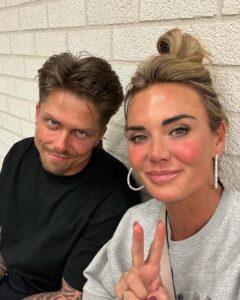 Monique Westenberg Instagram - Mijn highlights van deze week 🌸 Tijdens de judo les even naar de zonnebank 🌸 Bezoekje aan de dierenarts 🌸 Robbie werd 1 jaar en dat vieren we met taart 🌸 Tandarts! 🌸 Favo luchtje momenteel 🌸 Skilesje 🌸 Frenkie ♡︎