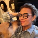 Monique Westenberg Instagram - Mijn highlights van deze week 🌸 Tijdens de judo les even naar de zonnebank 🌸 Bezoekje aan de dierenarts 🌸 Robbie werd 1 jaar en dat vieren we met taart 🌸 Tandarts! 🌸 Favo luchtje momenteel 🌸 Skilesje 🌸 Frenkie ♡︎