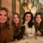 Monique Westenberg Instagram - Lately ❣️Mirror mirror ❣️Kris Kross ❣️Brammetje oorlog ❣️Brownies ❣️11:11 ❣️Cockpit ❣️Hey handsome ❣️Best Friends ❣️Weer eten ❣️Eindelijk zon