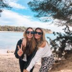 Monique Westenberg Instagram – Een paar foto’s van de afgelopen dagen, we hebben een hele leuke hike gedaan, de jongens hebben gevist en krabbetjes gezocht. We zijn even langs Parco geweest en daar met Dax gekroeld en natuurlijk veel gegeten.